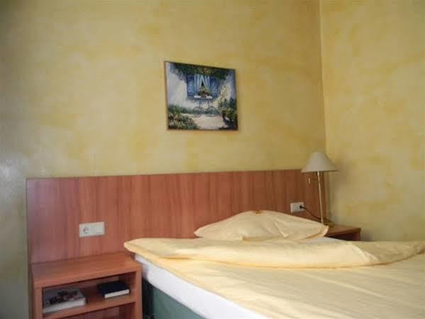 Trip Inn Hotel Blankenburg Karlsruhe Exterior photo
